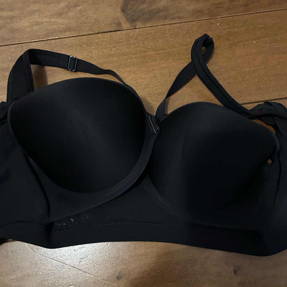 Victoria’s Secret Knockout Front-close Sports Bra 32DD, black
